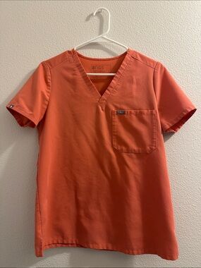 Figs Women’s V-Neck Scrub Top - Coral Pink